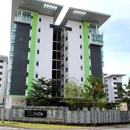 Tribeca Suites Kuching Extérieur photo