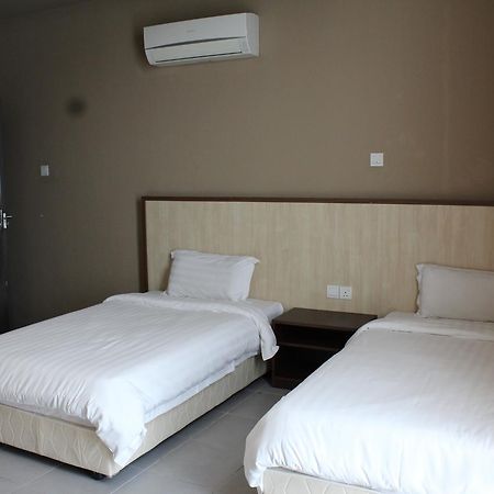 Tribeca Suites Kuching Extérieur photo