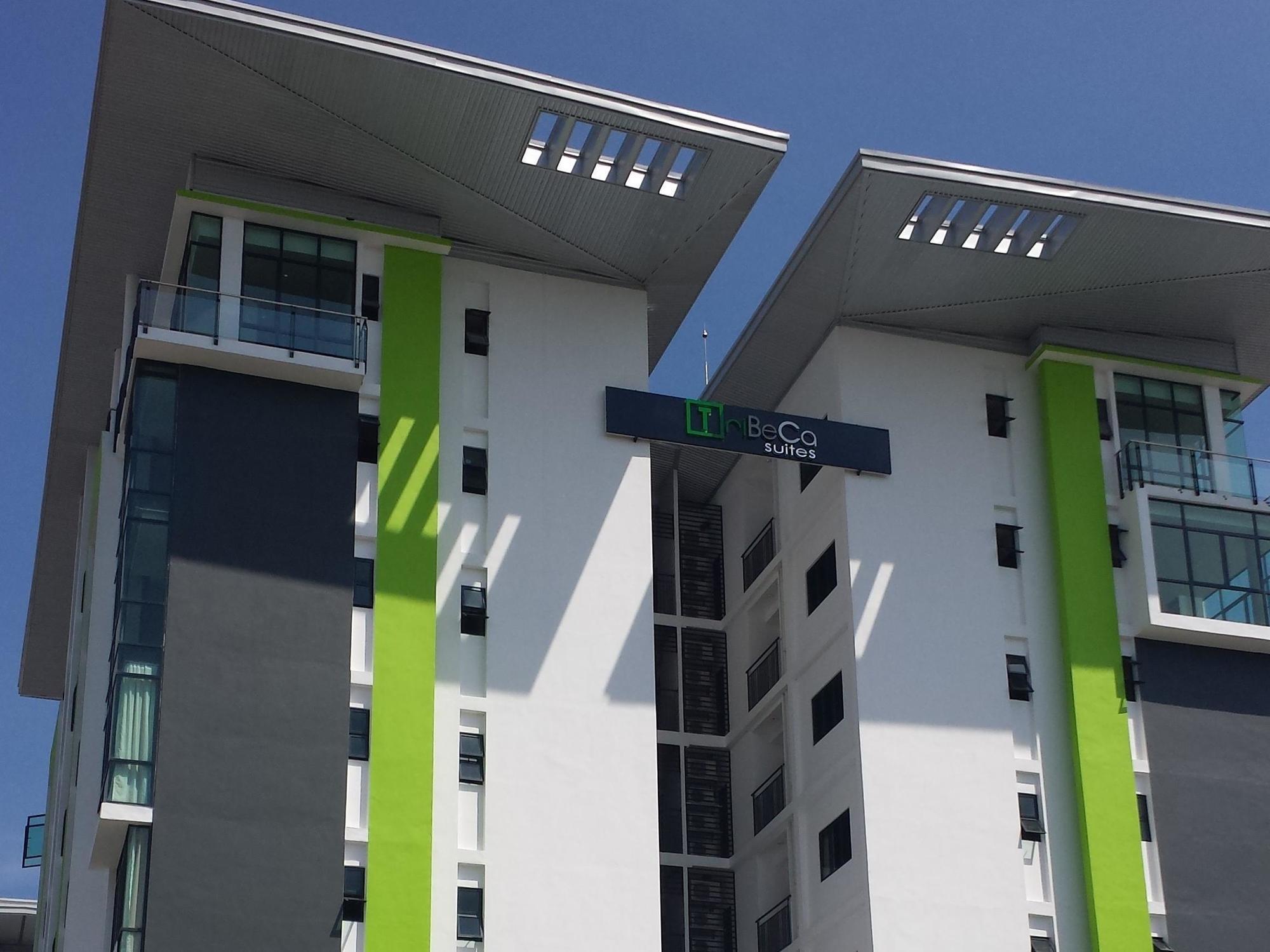 Tribeca Suites Kuching Extérieur photo