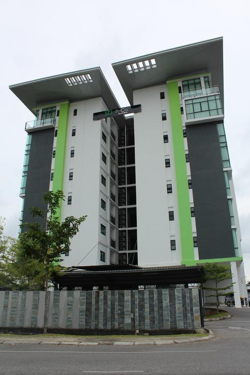 Tribeca Suites Kuching Extérieur photo