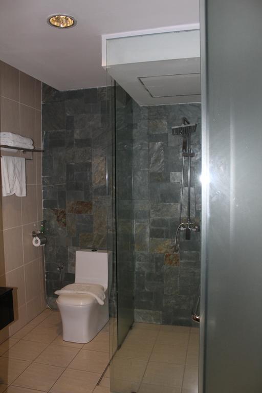 Tribeca Suites Kuching Extérieur photo