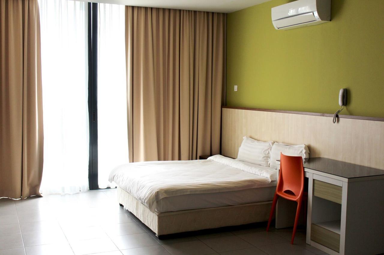 Tribeca Suites Kuching Extérieur photo
