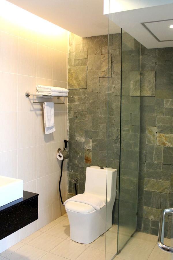 Tribeca Suites Kuching Extérieur photo