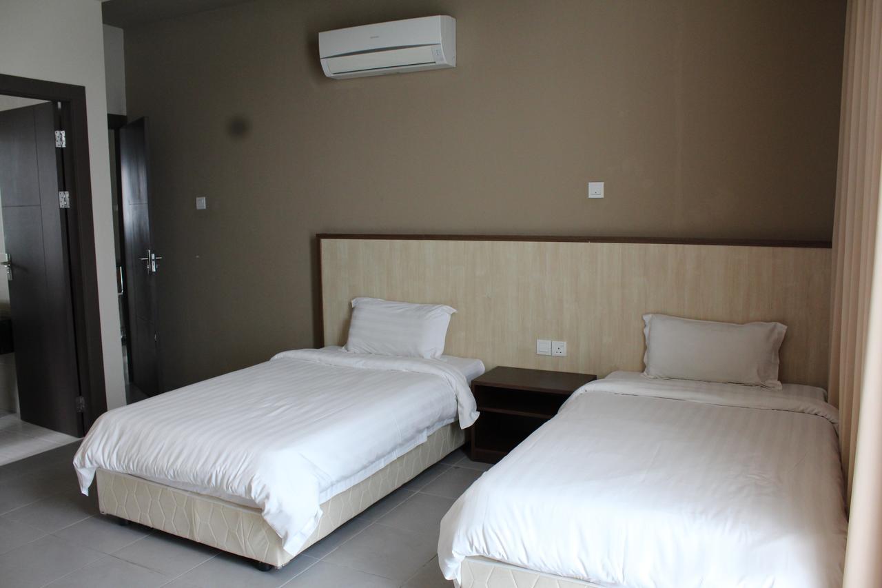 Tribeca Suites Kuching Extérieur photo