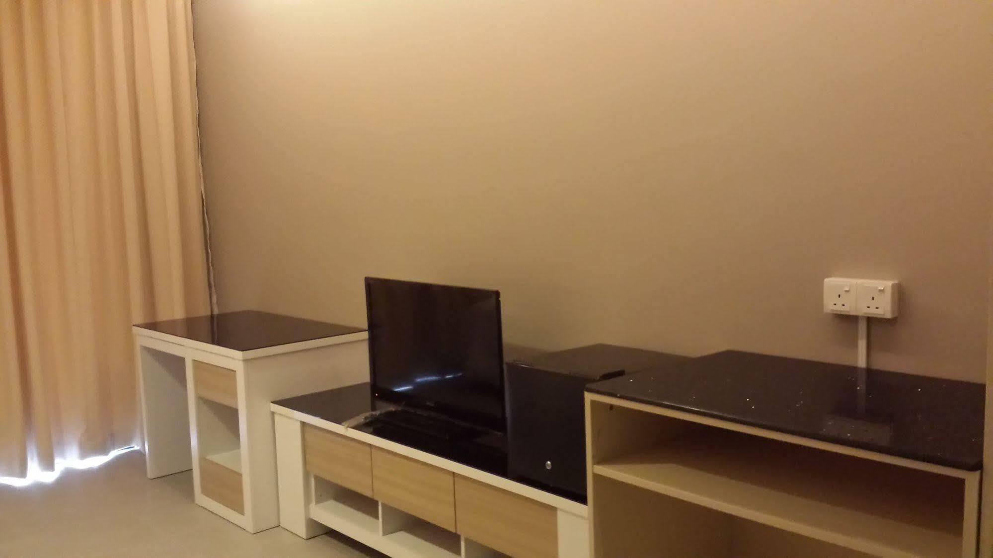 Tribeca Suites Kuching Extérieur photo