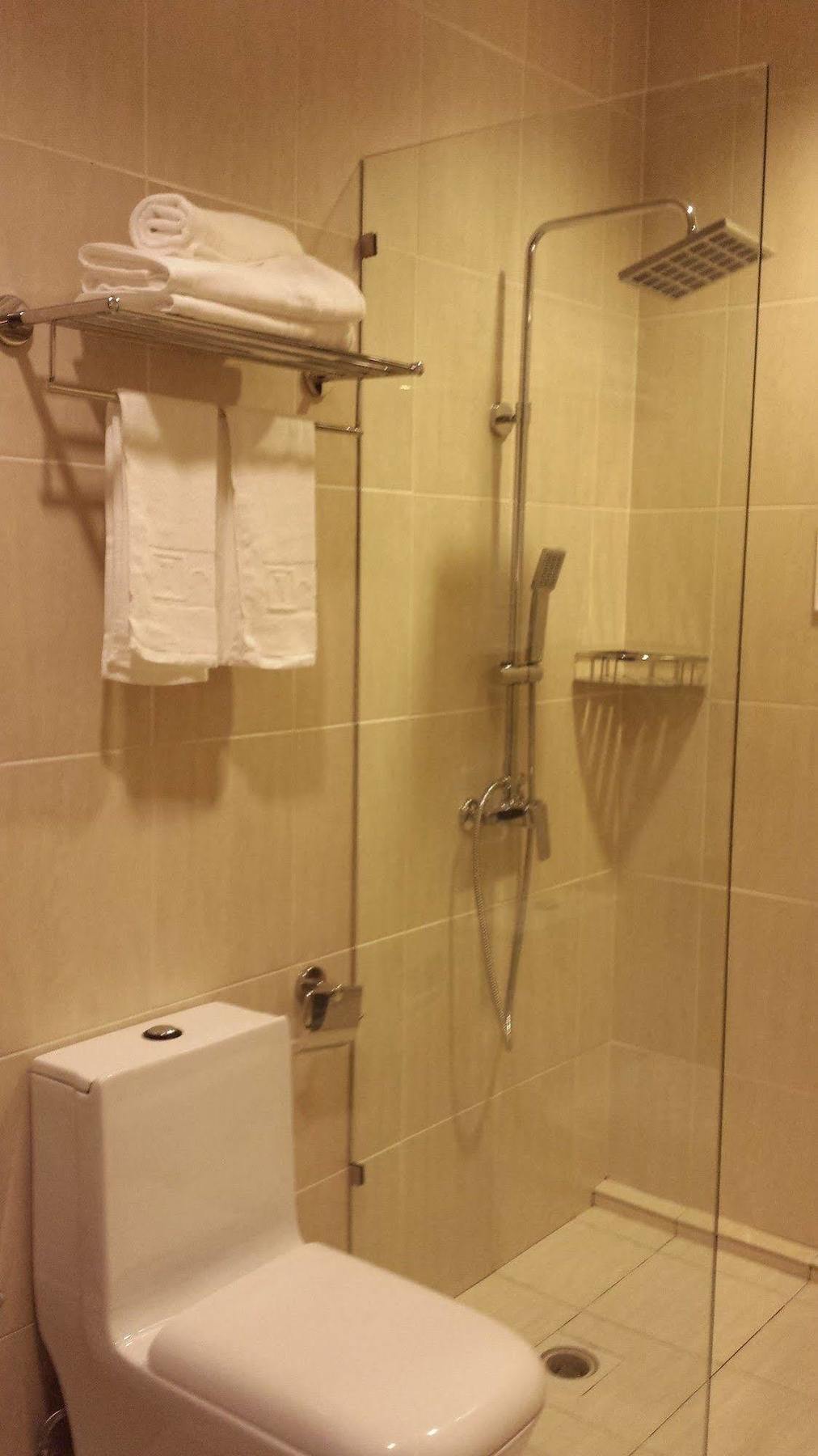 Tribeca Suites Kuching Extérieur photo