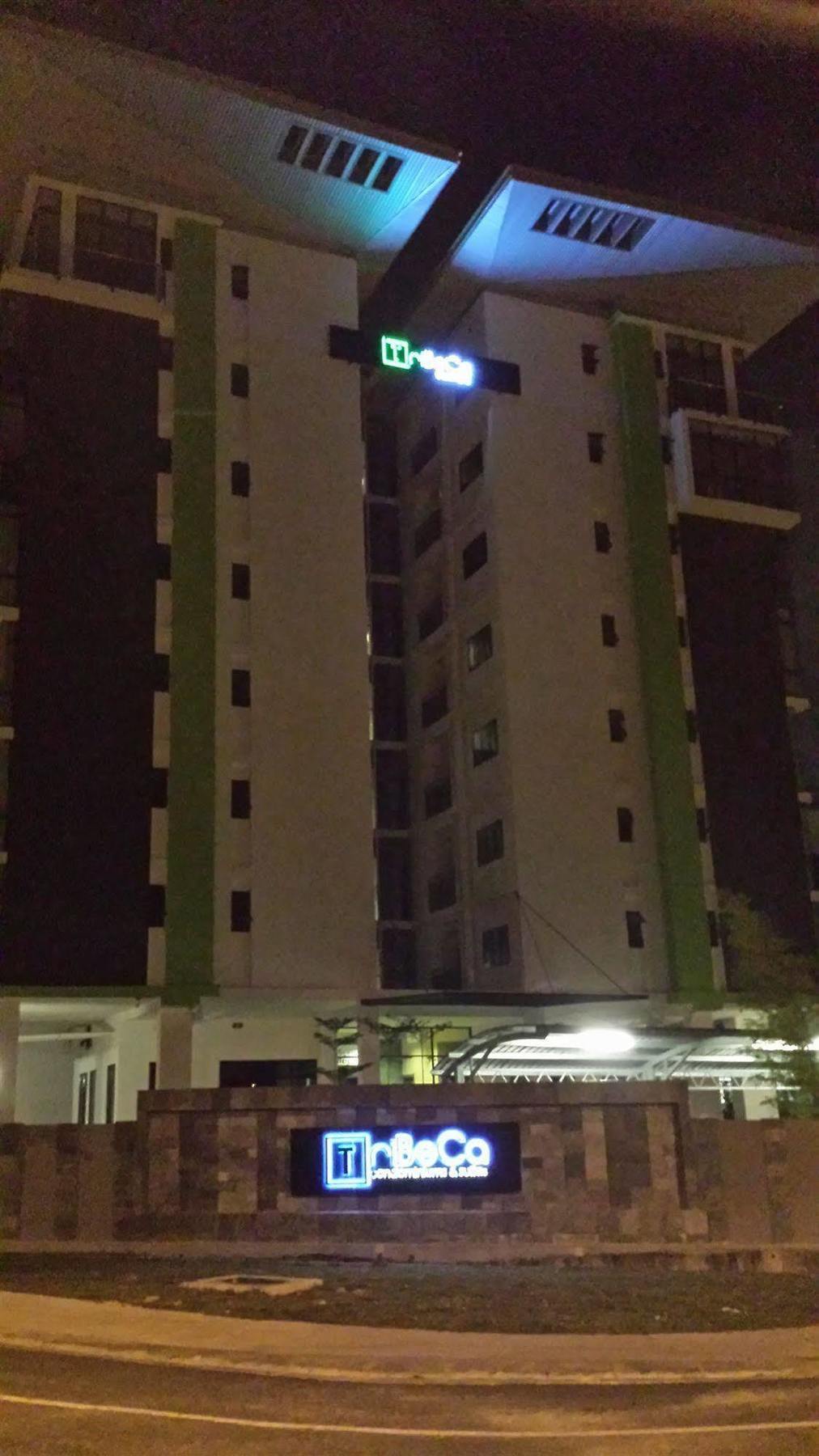 Tribeca Suites Kuching Extérieur photo